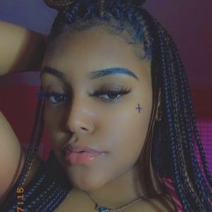 Meet your Posher, Alicia